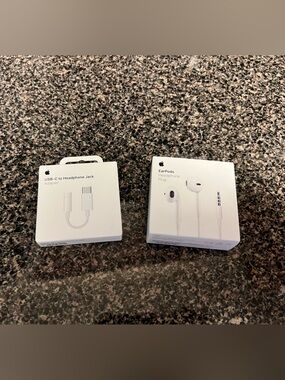Apple White EarPods + USB-C to 3.5mm Adapter Pack